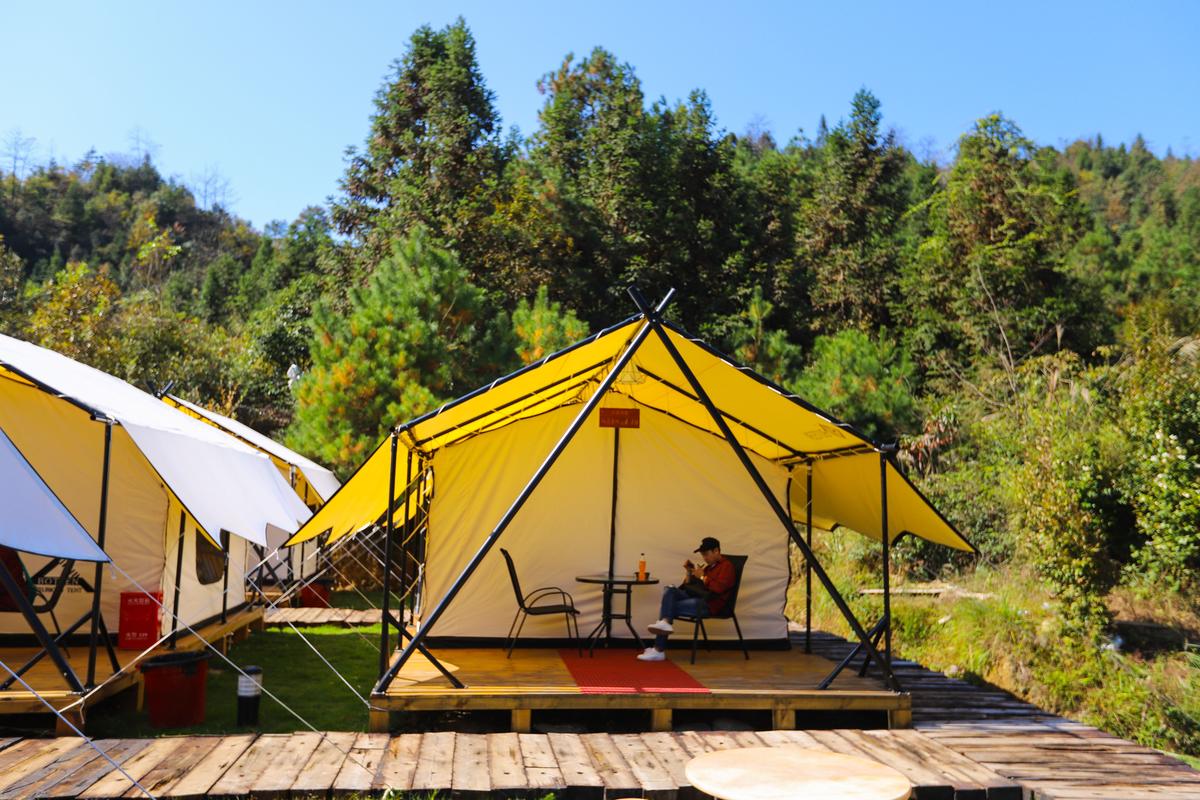 罗山龟山湖休闲度假区帐篷